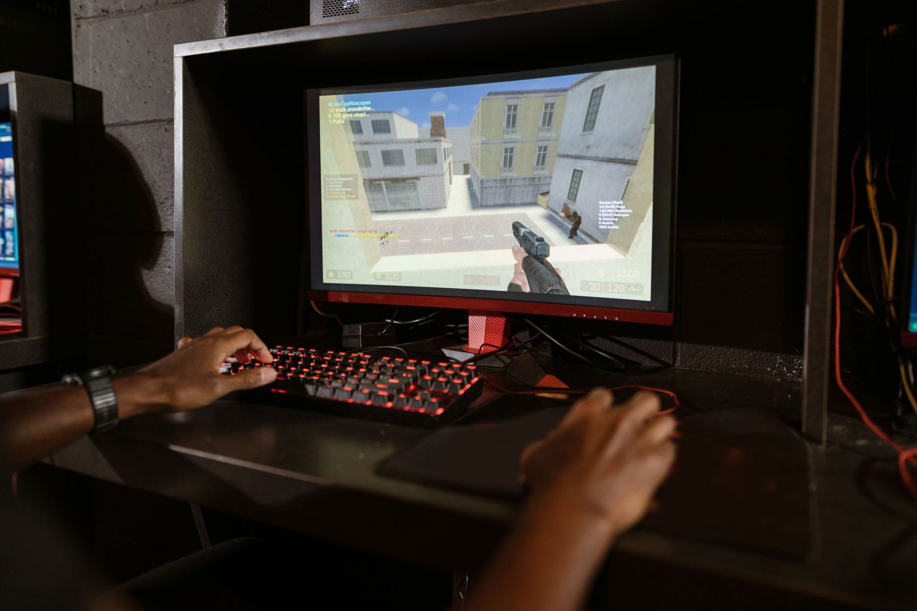Jak ustawić czułość myszy w FPS-ach, żeby poprawić celność zamiast ją psuć