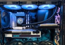 Zbliżenie na gamingowy komputer PC z GeForce RTX, chłodzeniem cieczą i RGB