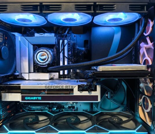 Zbliżenie na gamingowy komputer PC z GeForce RTX, chłodzeniem cieczą i RGB