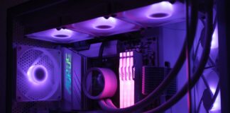 Paski Addressable RGB 5V vs 12V RGB – różnice, schematy połączeń i ryzyko uszkodzenia płyty Zbliżenie na gamingowy komputer PC z kolorowym podświetleniem RGB i chłodzeniem